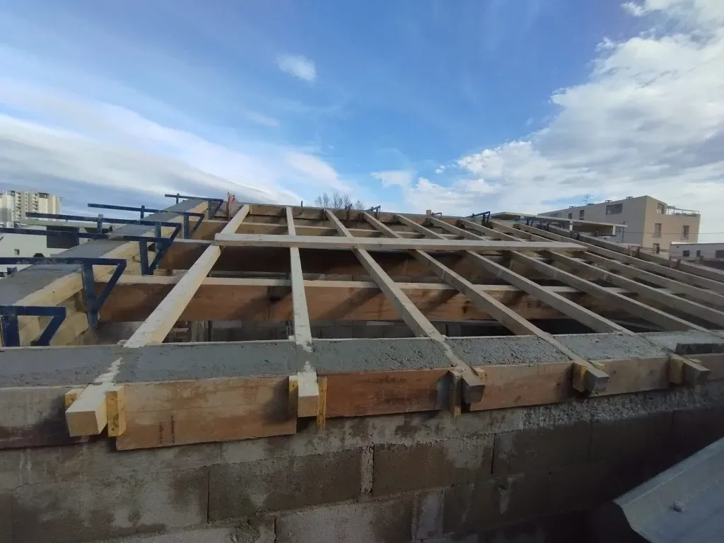 Toiture & Charpente - chantier {site.name} dans le Vaucluse